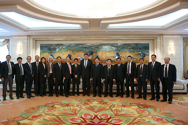 2015年5月22日,副省长隋忠诚会见联合国项目事务厅亚洲,欧洲,中东及